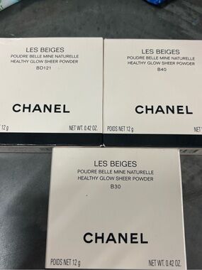 CHANEL Les Beiges Sheer Powder Trio in Beige/Cream Packaging